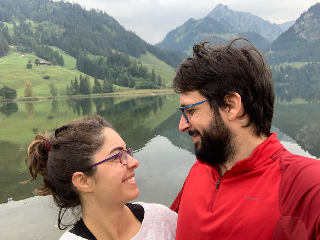 Mari y Benja en el lago